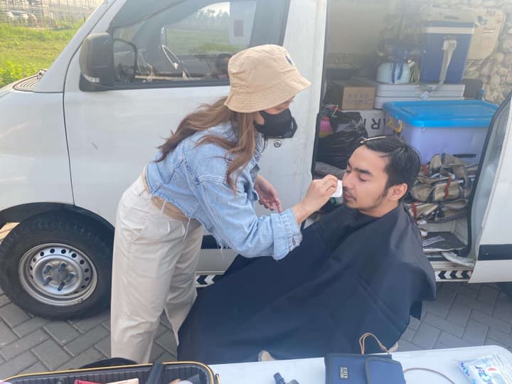 Behind the scenes - Makeup dan wardrobe